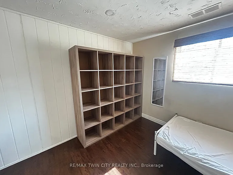 254 Camille Cres — Photo 20