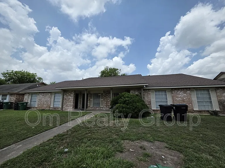12740 Shannon Hills Dr — Photo 8