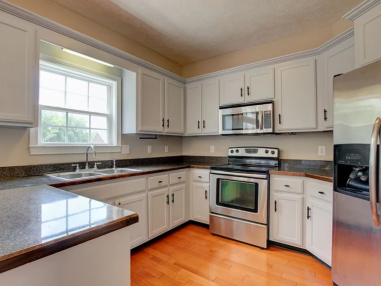 716 Cavalier Dr — Photo 85