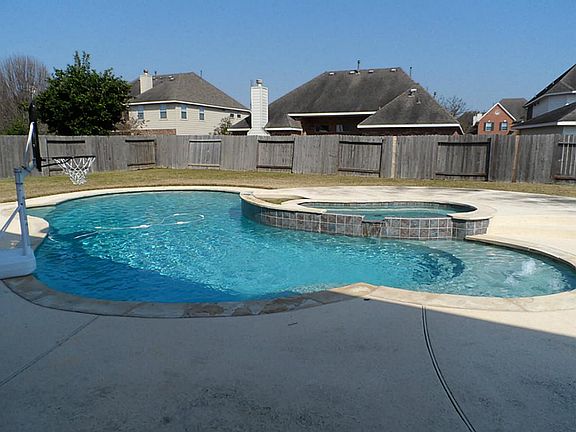 Large pool & spa