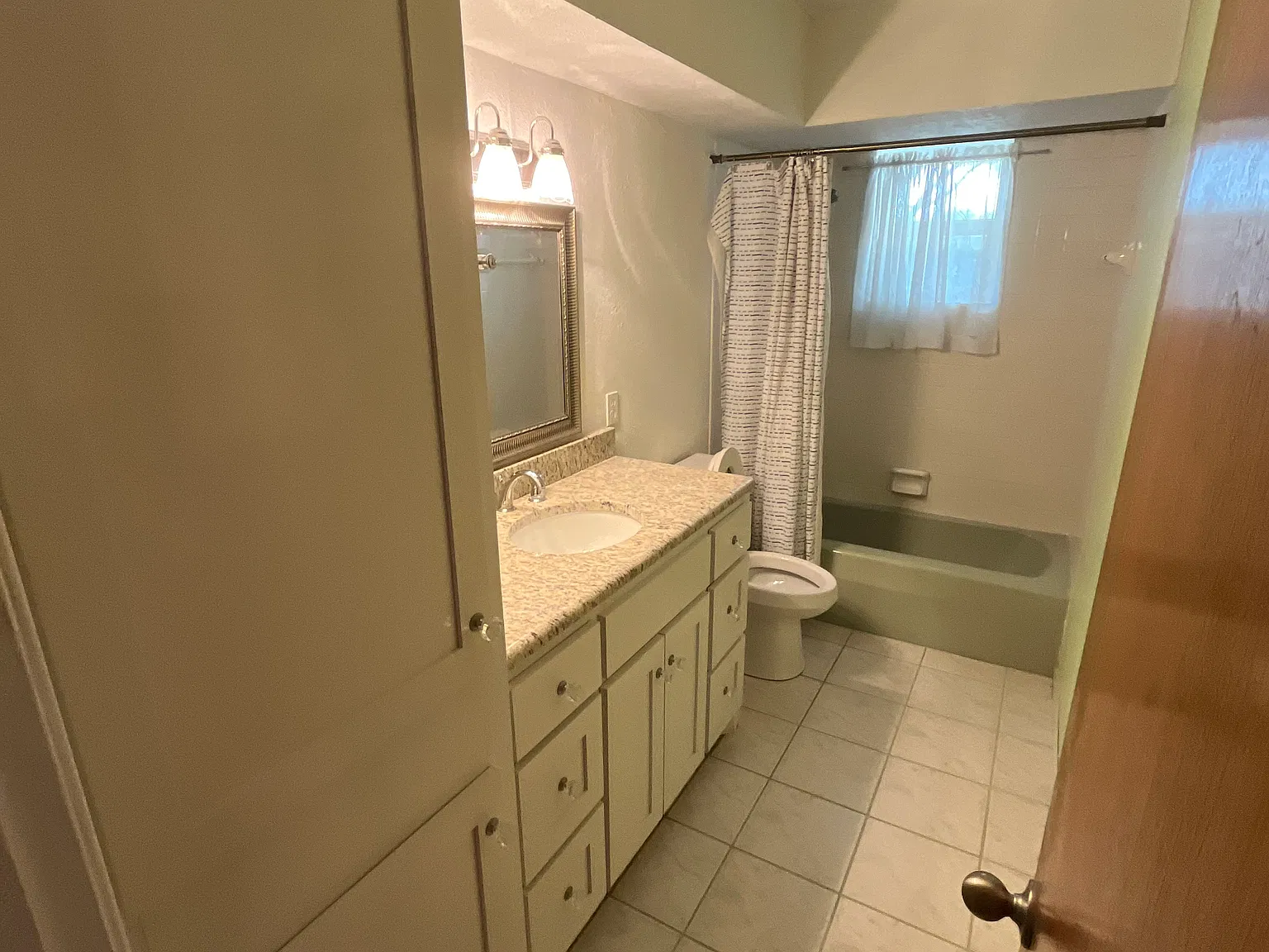 3 bed, 1428 sqft, $1,400 — Photo 4