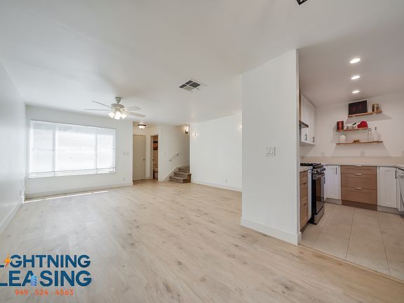 5th image of 11138 Aqua Vista St #11138