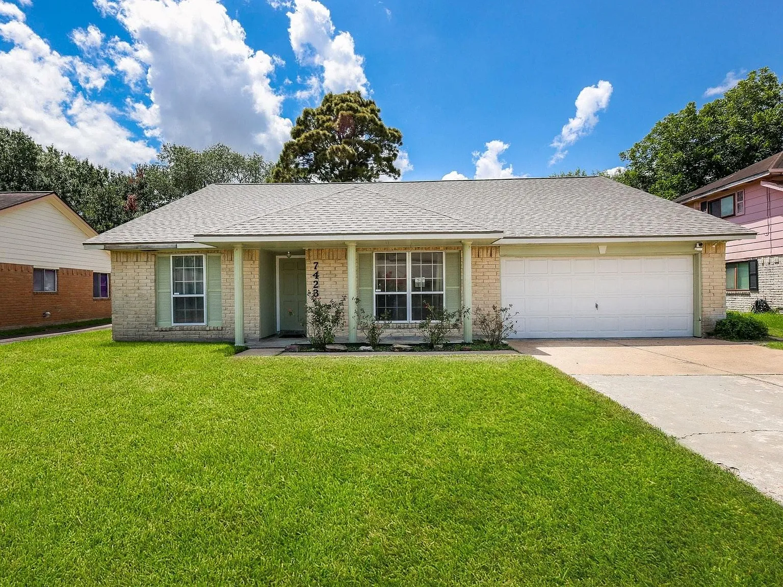3 bed, 2.0 bath, 1580 sqft, $2,100 — Photo 2