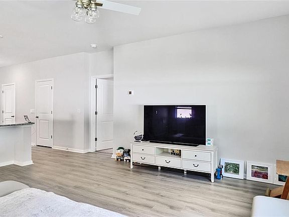 4th image of 301 Merganser Dr