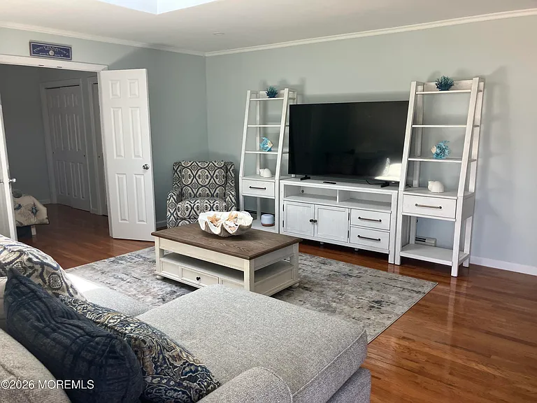 210 Laurel Ct — Photo 5