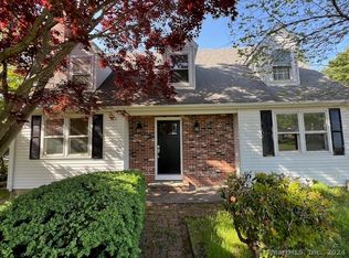 37 Riverbend Dr, Mystic, CT 06355