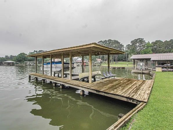 200 Lakefront Dr, Onalaska, TX 77360