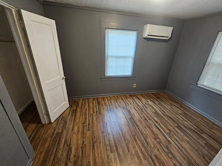 507 Seymour St — Photo 10