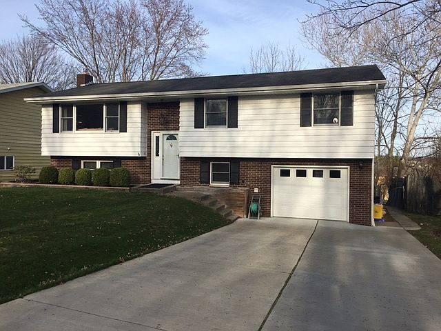 1st image of 834 Hill Ave