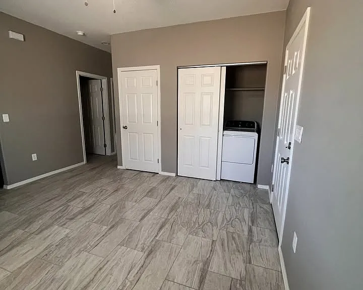 834 W Roger Rd #2 — Photo 3