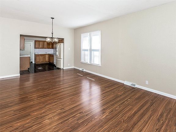 5th image of 812 Bond Ave