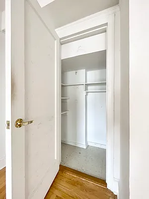 Rented by Manhattan Realty Group | media 16