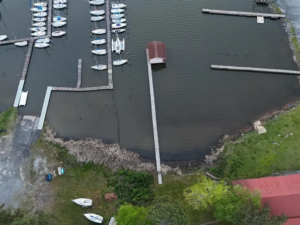 2 Waterfront Browns Creek Rd, Guntersville, AL 35976