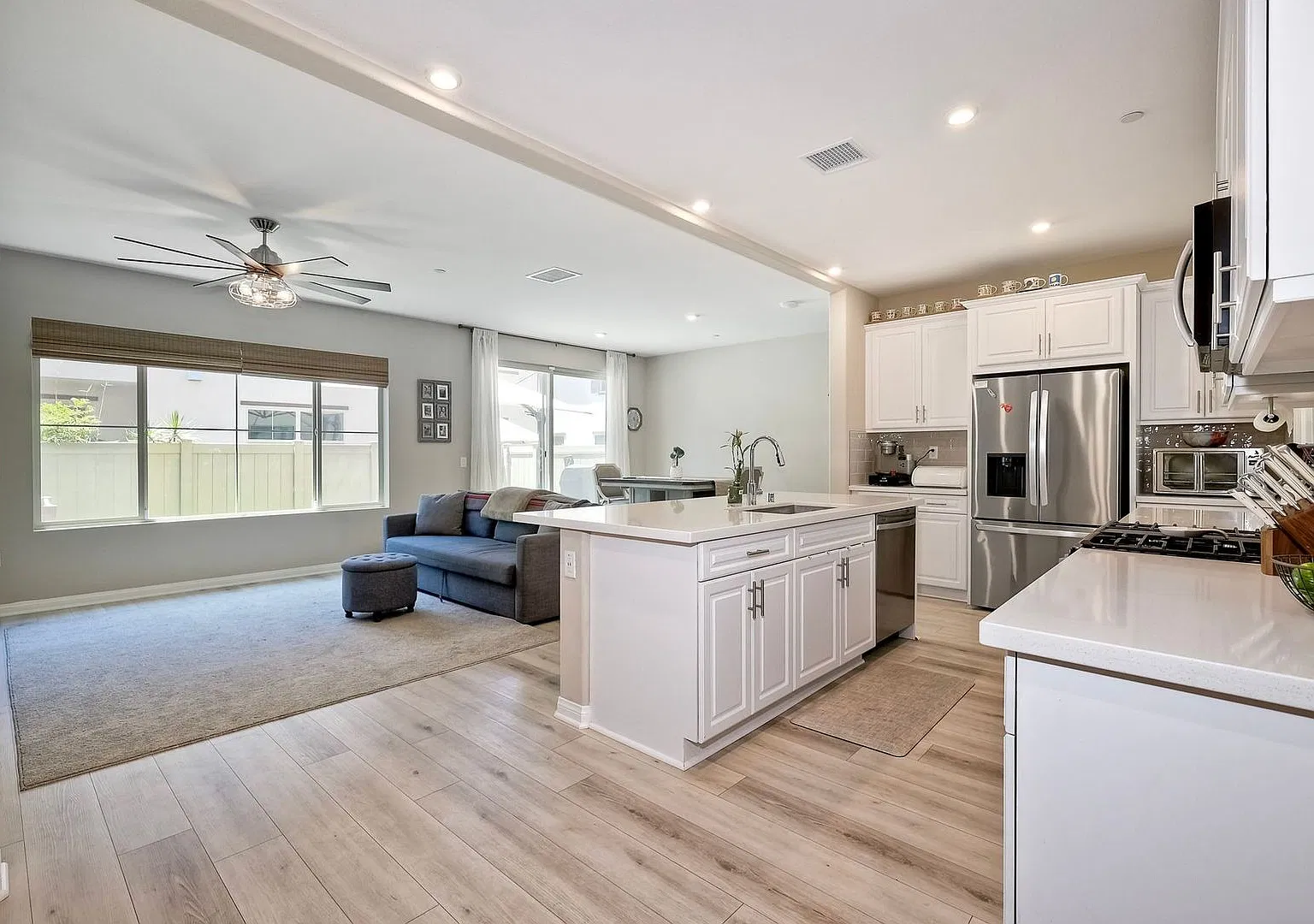 Beautiful Energy-Efficient Home for Rent in Melrose Heights, Oceanside — Photo 3