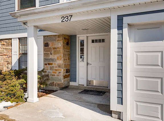 2nd image of 237 Oak Knoll Ct Unit D1