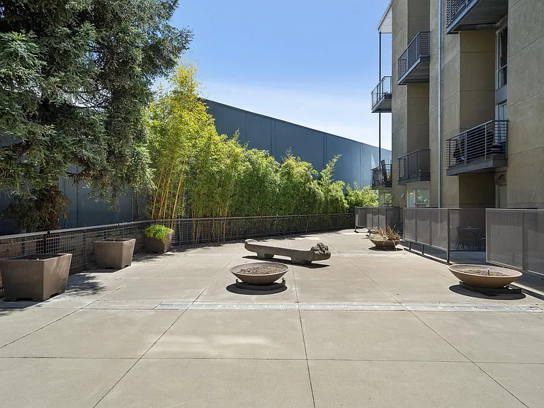 1007 41st St #422 — Photo 76