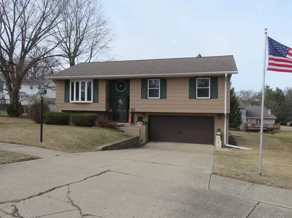 638 S Carthage Dr, Freeport, IL 61032