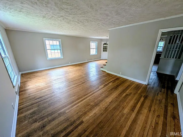 636 W University Ave — Photo 3