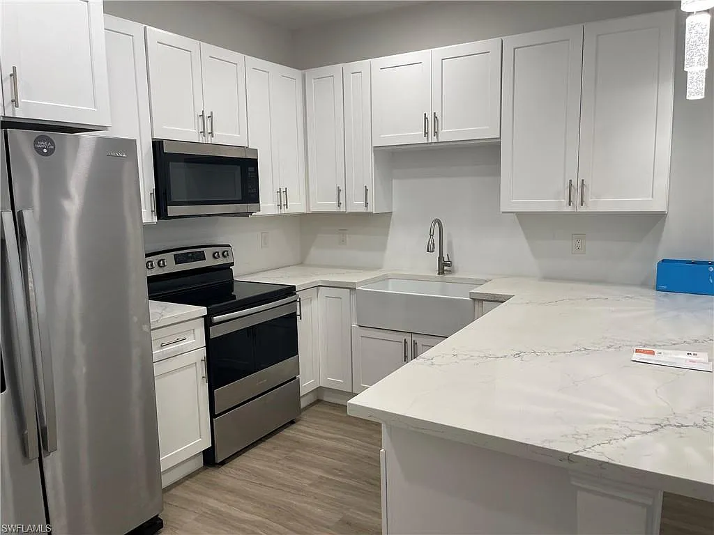 2 bed, 2.0 bath, 2489 sqft, $2,000 — Photo 2