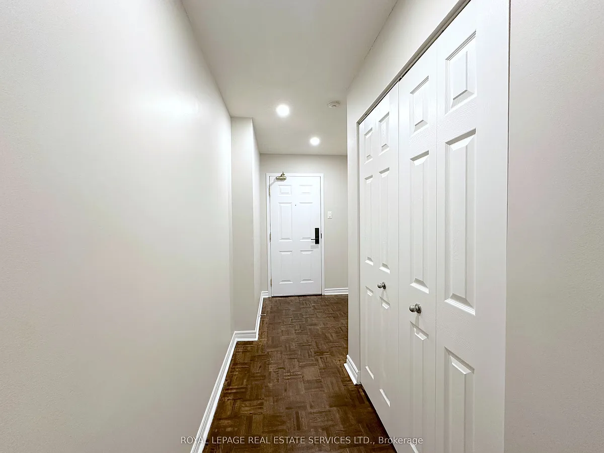 Building Photo - 17 Brookbanks Dr #104
