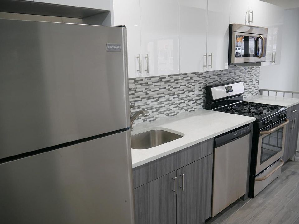 1st Floor 1 bed 1/5 bath with Basement