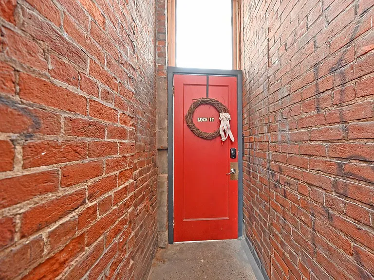 118 E Liberty St #A — Photo 26