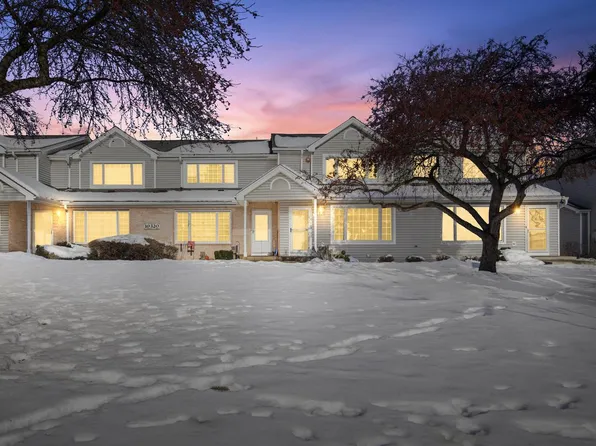 10320 West Whitnall Edge CIRCLE #A, Franklin, WI 53132