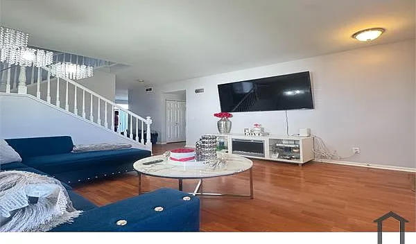 3 bed, 1398 sqft, $2,600 — Photo 3