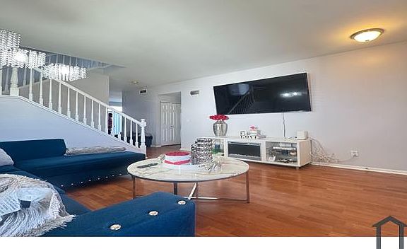 3rd image of 755 Bayles Dr