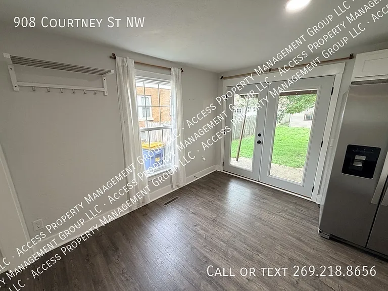 908 Courtney St NW — Photo 7