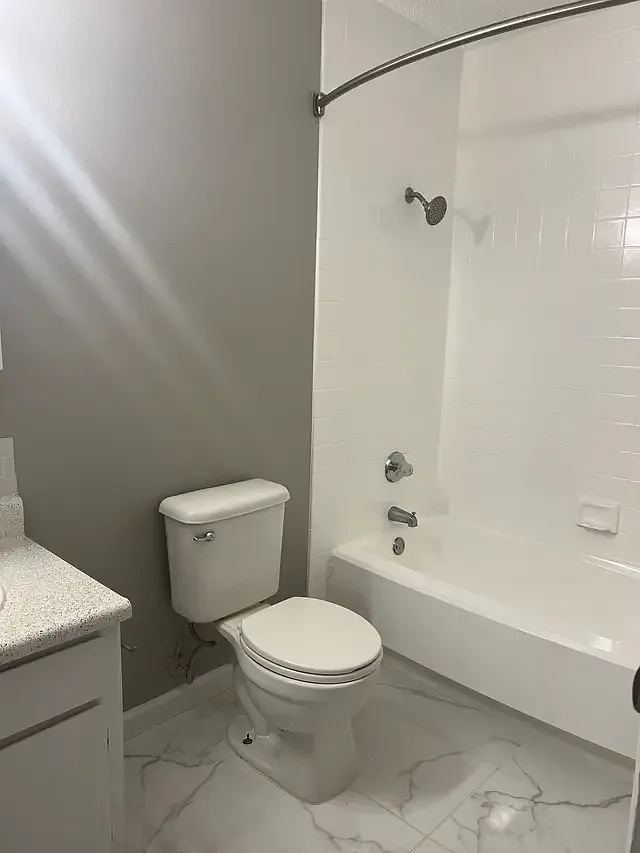 2 bed, 870 sqft, $1,075 — Photo 2