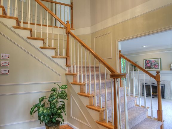 Entry staircase