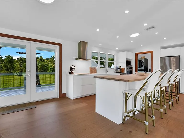 828 Sanctuary Rd — Photo 7
