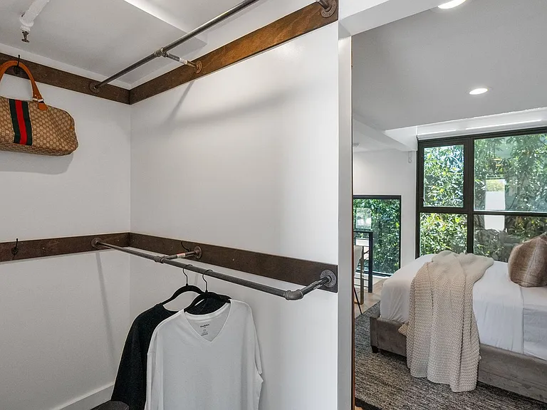 1037 N Laurel Ave #19C — Photo 68