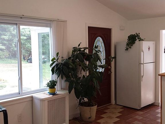 4th image of 52 Essex St