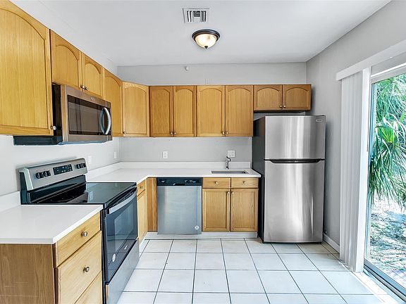 4th image of 228 SW 22nd Avenue