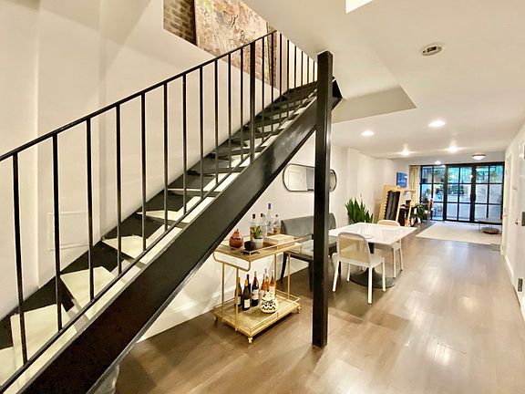 3rd image of 219 E 11th St #1