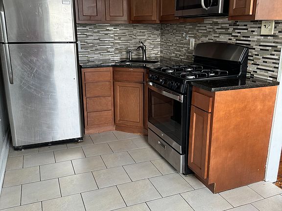 3rd image of 3017 Tyson Ave Floor 1