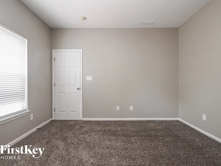 8119 Corktree Dr — Photo 13