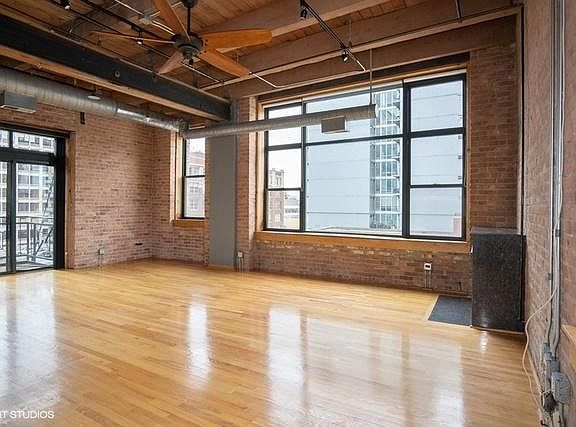 2nd image of 703 W Jackson Blvd #5