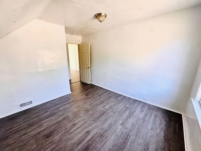 924 Ansel Rd — Photo 28