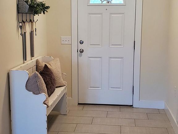 2nd image of 5931 Clay Cir