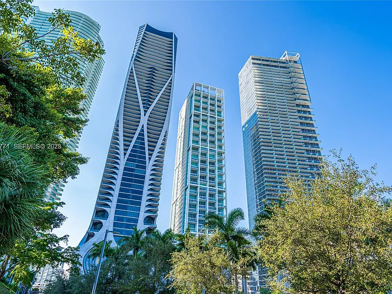 1100 Biscayne Blvd — Photo 9