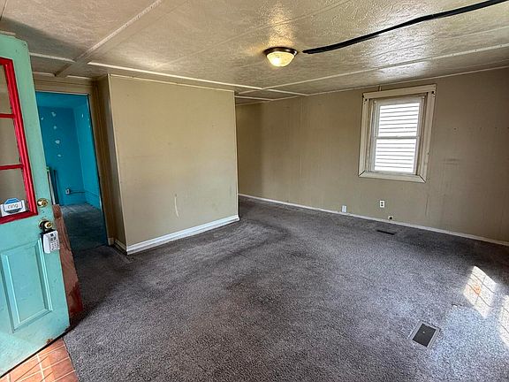 3rd image of 215 Green St