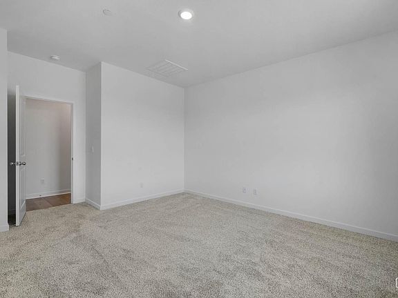 2nd image of 506 Elderberry Pl