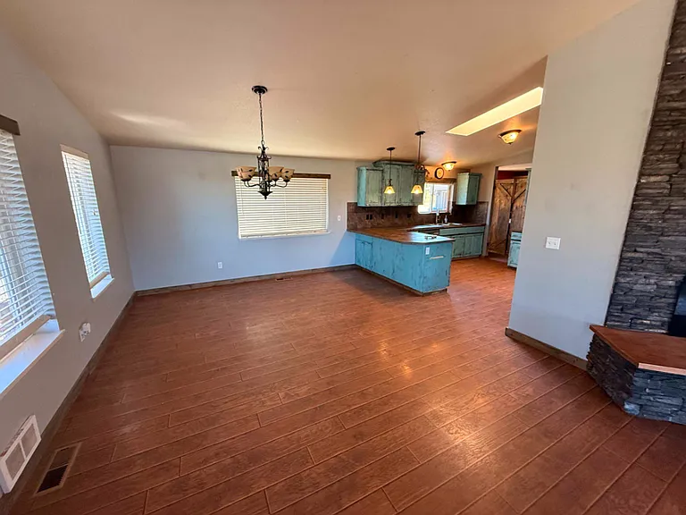 2550 NW Coyner Ave — Photo 3