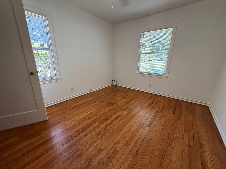 6039 Van Alstine Ave — Photo 31