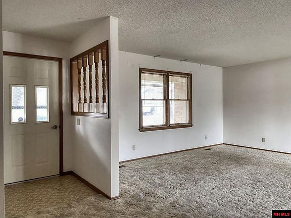 3rd image of 1035 McClure Ln