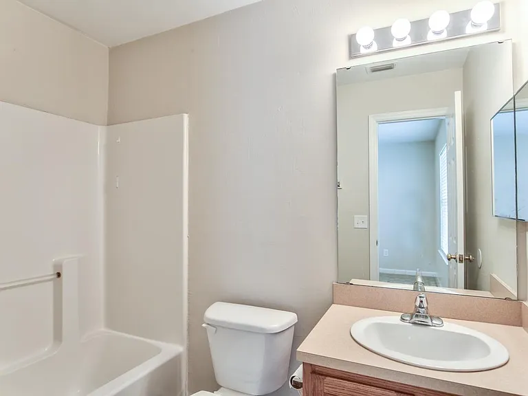 226 Columbia Dr — Photo 11