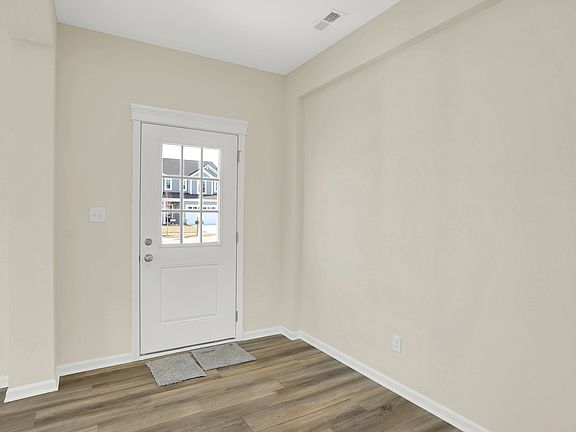 5th image of 3890 Railhead Ave